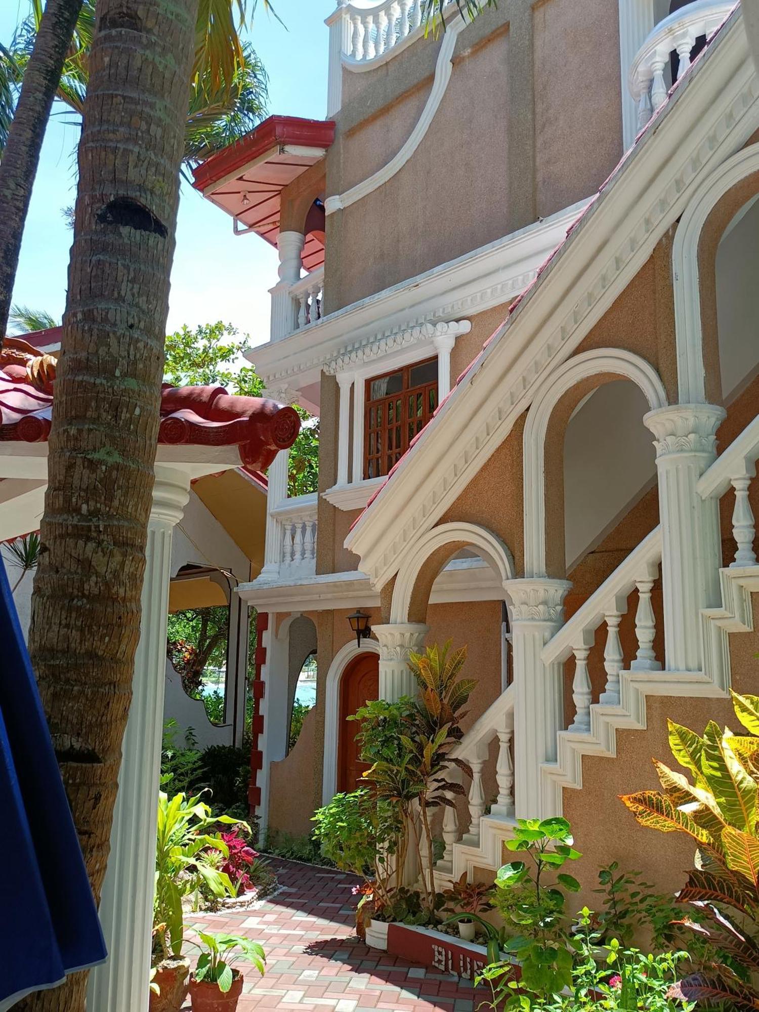 Blue Crystal Beach Resort Puerto Galera Eksteriør billede